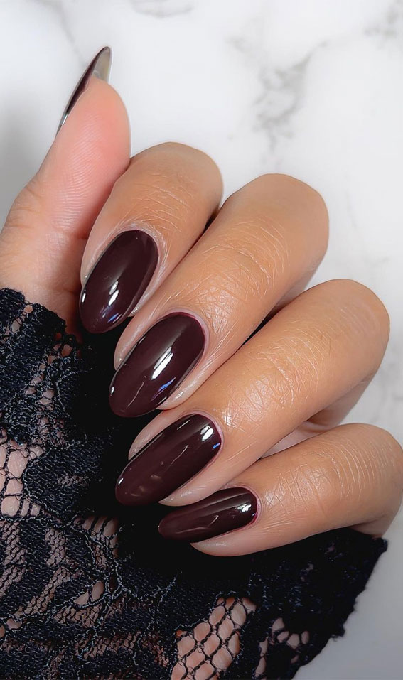 32 Prettiest Autumn 2022 Nail Trends to Try Now : Chocolate Fudge Nails
