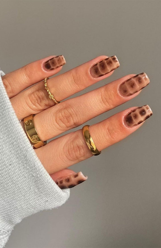 32 Prettiest Autumn 2022 Nail Trends to Try Now : Snake Print Tapered Square Nails