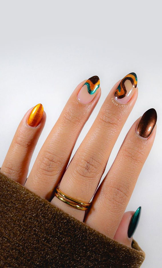 32 Prettiest Autumn 2022 Nail Trends to Try Now : Shimmery Autumn Swirl