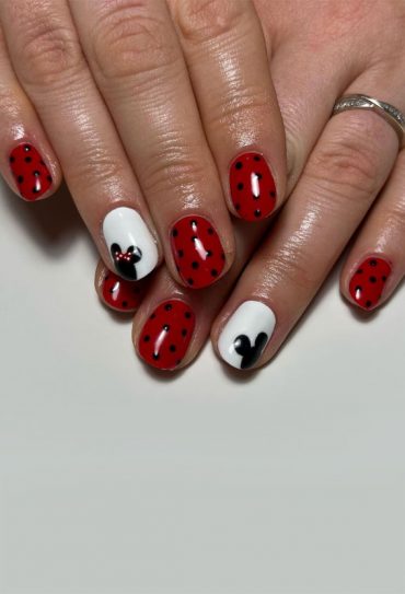 30 Minnie Mouse Nail Designs : Red Polka Dot + Minnie Nails