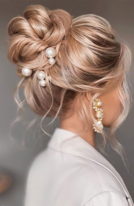 updo hairstyles, updo 2022, hairstyles, upstyle hairstyles, textured updo, messy updo, wedding updo hairstyles 2022, updo hairtyles 2022