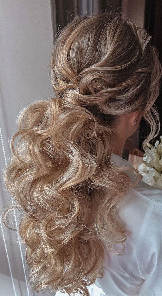 Image of Ponytail with voluminous curls hairstyle