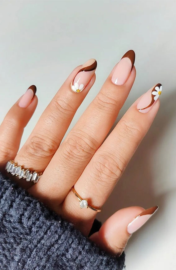 32 Prettiest Autumn 2022 Nail Trends to Try Now : Brown Swirl Almond Nails
