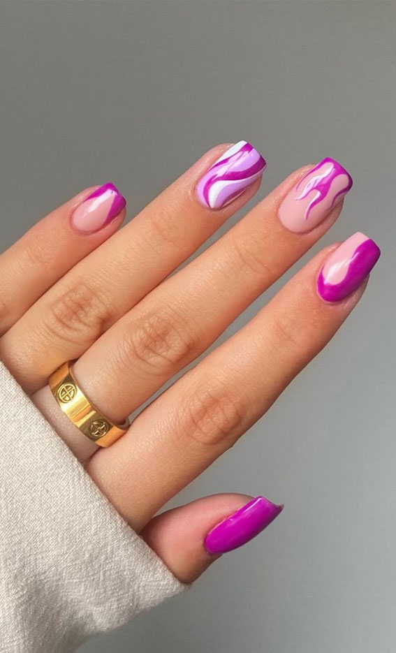 32 Prettiest Autumn 2022 Nail Trends to Try Now : Berry Swirl Short Nails