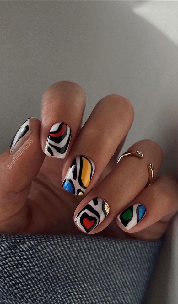 32 Prettiest Autumn 2022 Nail Trends to Try Now : Psychedelic Short Nails