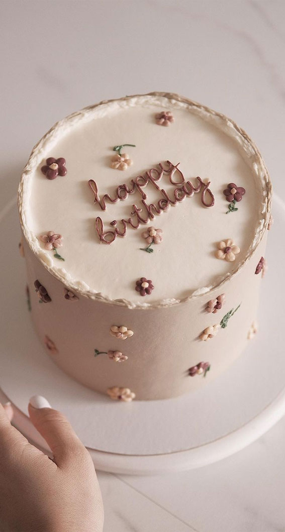 Easy Cake Decorating Hack - Make a Plain Cake look Magical in Minutes