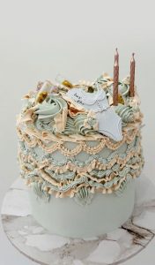 50 Vintage Inspired Lambeth Cakes That're So Trendy : Sage Buttercream Cake