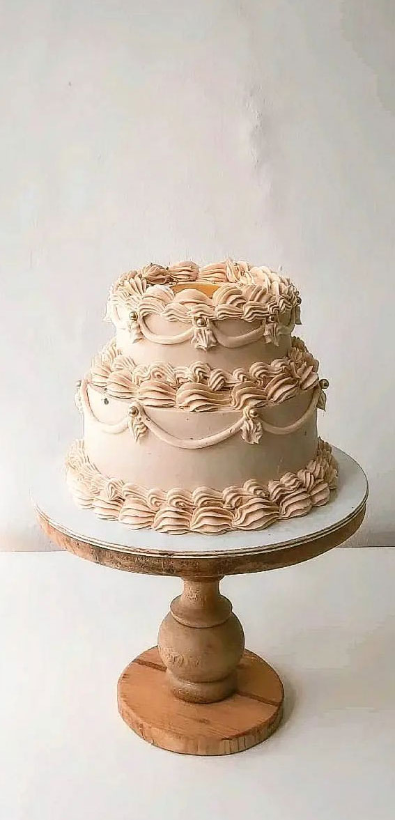 70 Cake Ideas for Birthday & Any Celebration : Neutral Lambeth Cake