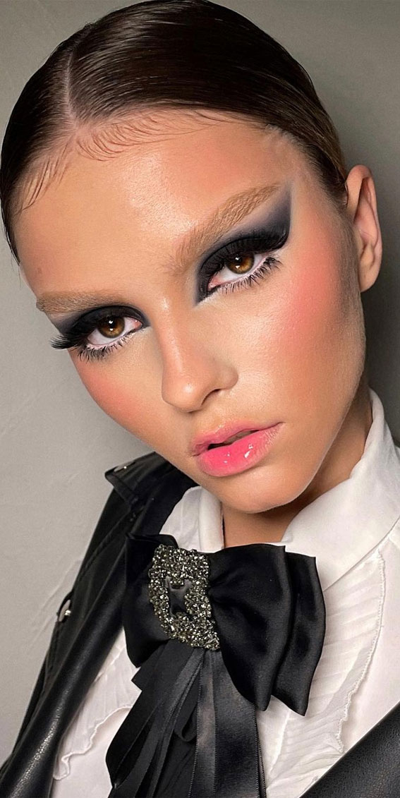 58 Stunning Makeup Ideas For Every Occasion : Graphic Smokey Eyes