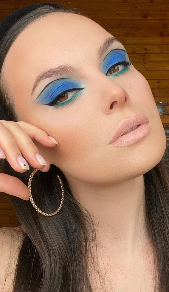 58 Stunning Makeup Ideas For Every Occasion : Electric Blue Makeup
