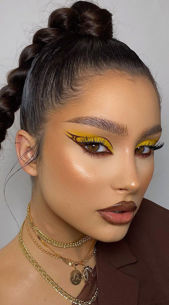 58 Stunning Makeup Ideas For Every Occasion : Spicy Mustard Brown Wings