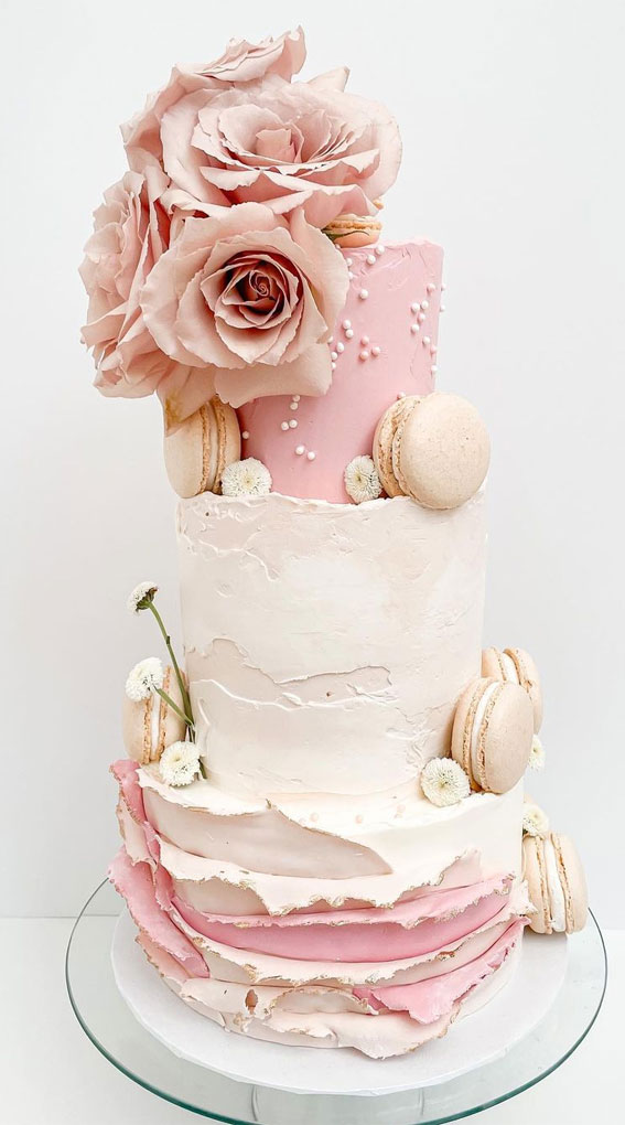 50 Beautiful Wedding Cakes in 2022 : Flowers, ruffles, and macarons