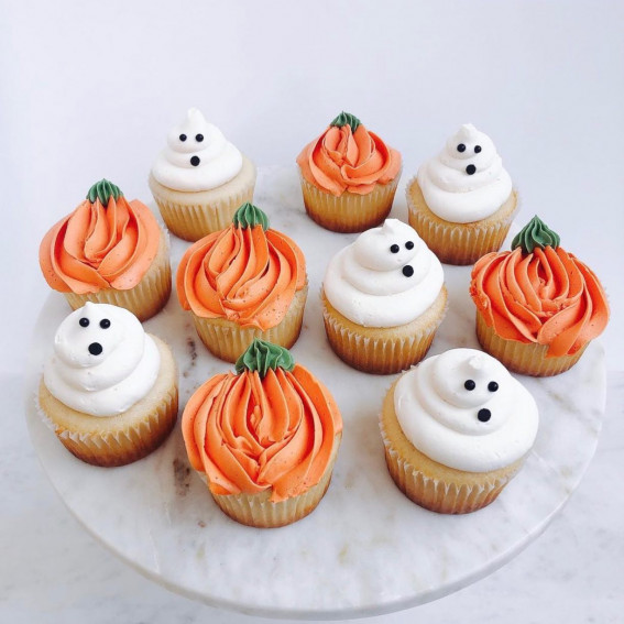 40+ Halloween Cupcake Ideas : Buttercream Ghost + Pumpkin