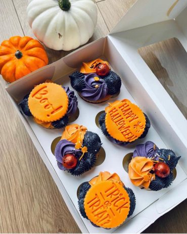 40+ Halloween Cupcake Ideas : Black, Orange and Purple Buttercream