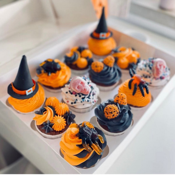 40+ Halloween Cupcake Ideas : Spider + Witches’Hat