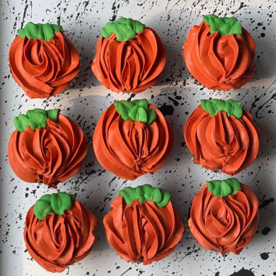40+ Halloween Cupcake Ideas : Pumpkin-Coloured Buttercream Cupcakes