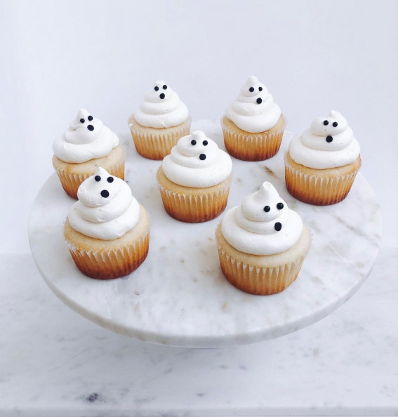 40+ Halloween Cupcake Ideas : White Ghosties