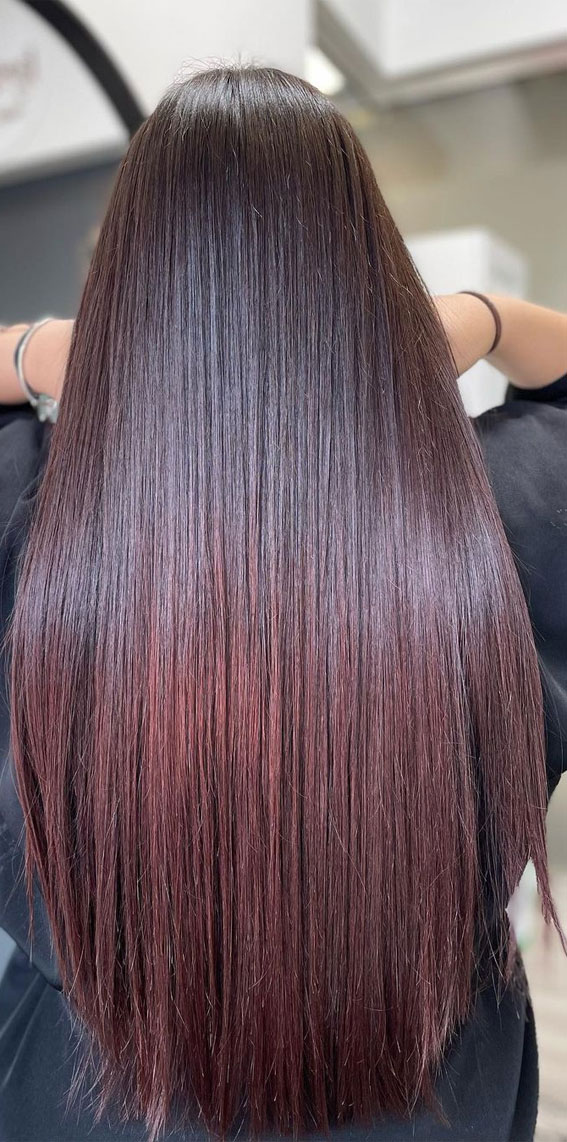 50 Fabulous Fall Hair Color Ideas For Autumn 2022 : A Tint of Burgundy