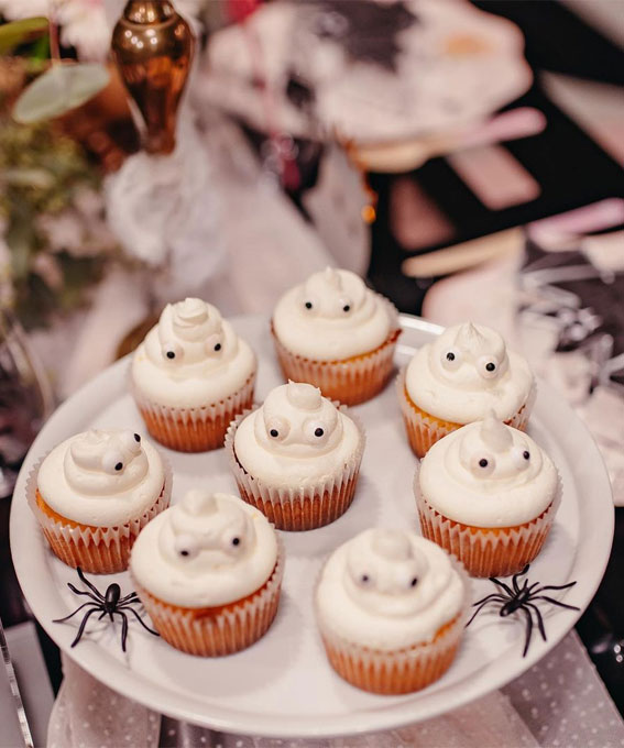 40+ Halloween Cupcake Ideas : White Buttercream Ghost Cupcakes
