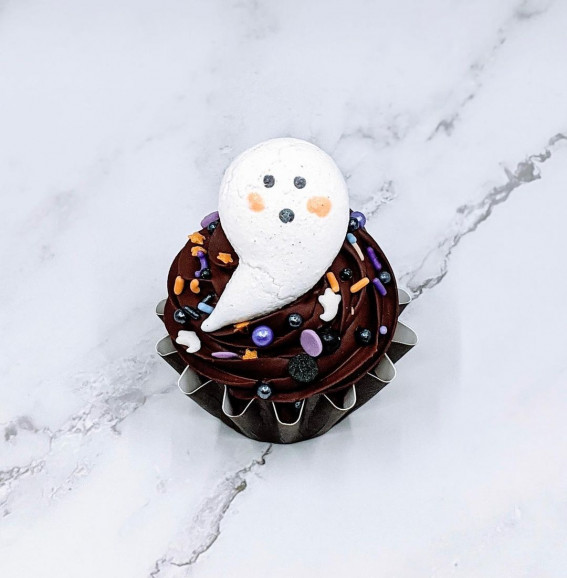40+ Halloween Cupcake Ideas : Ghost Vegan Meringue Cookie