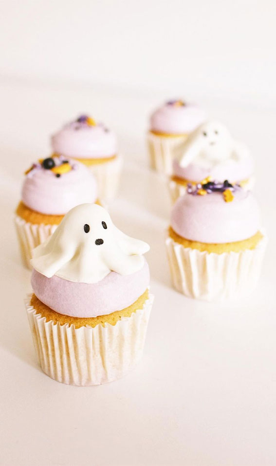 40+ Halloween Cupcake Ideas : Cute Floating Ghost Cupcakes