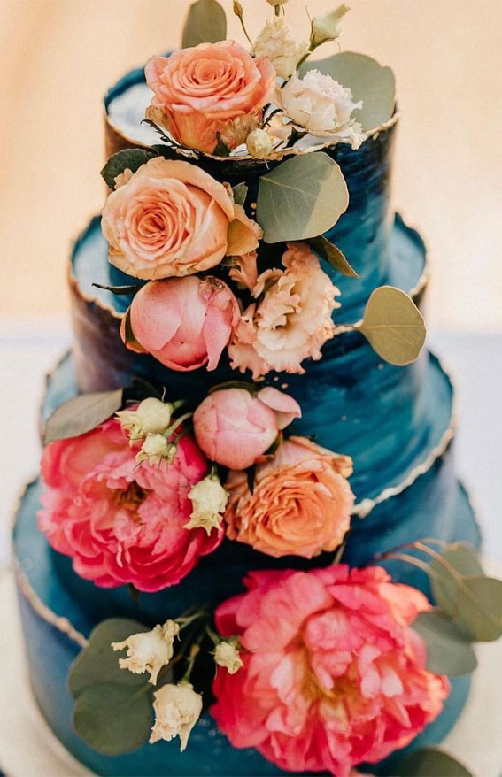 40+ stylish Dark & Moody Wedding Cakes : Blue Wedding Cake with Gold Accents