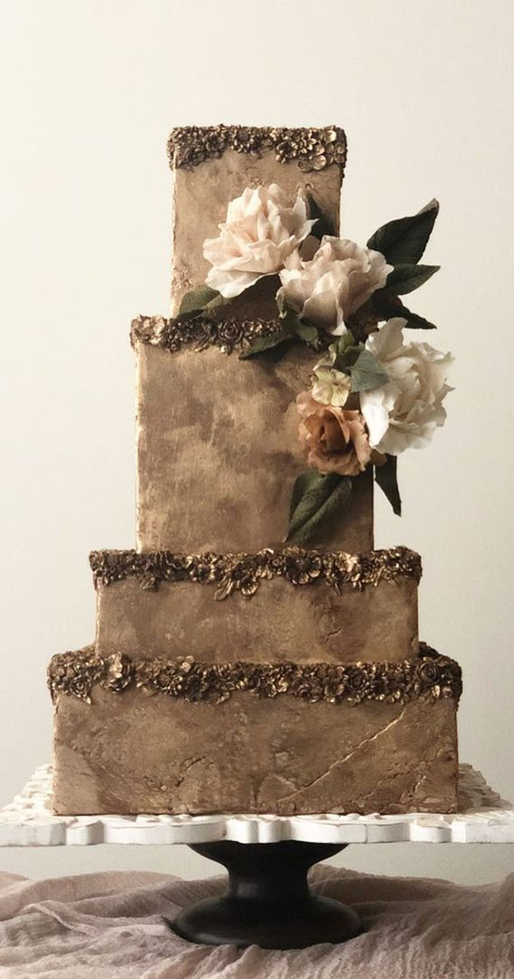 40+ stylish Dark & Moody Wedding Cakes : Gold Colour Square Cake
