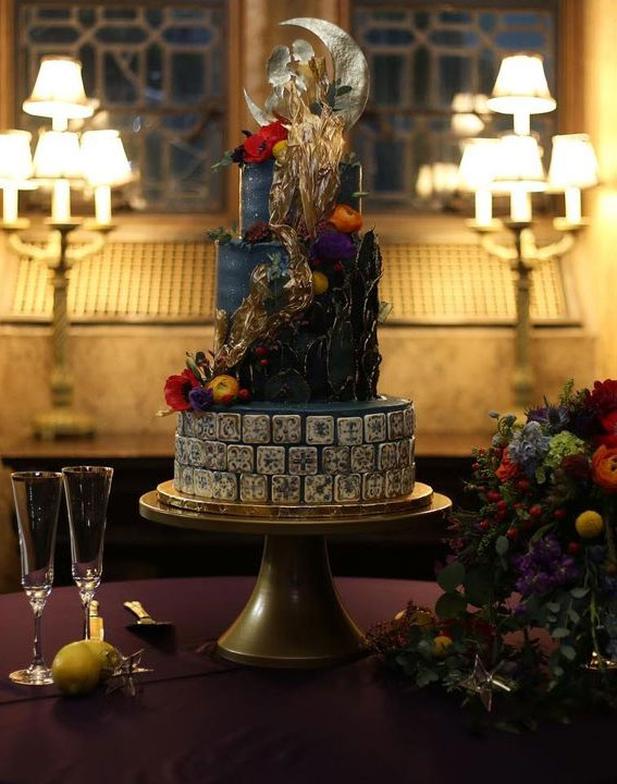 40+ stylish Dark & Moody Wedding Cakes : Starry Night Cake