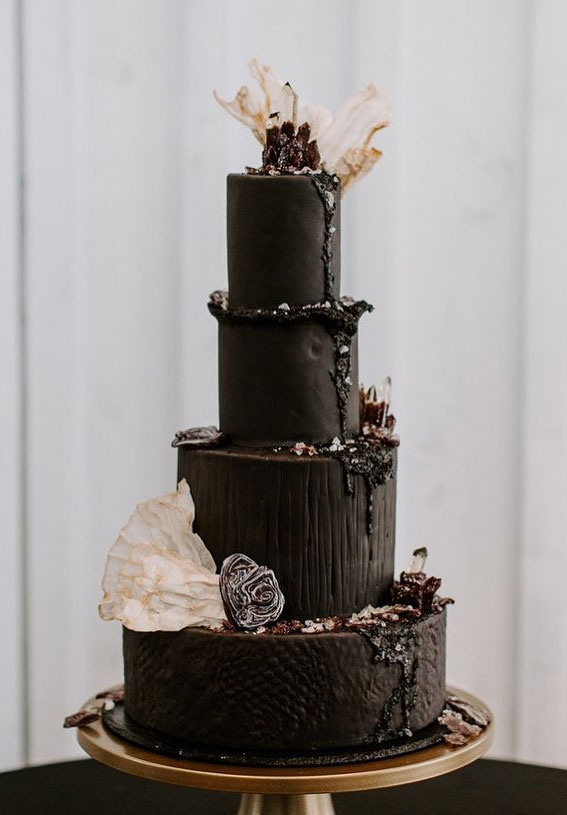40+ stylish Dark & Moody Wedding Cakes : Four-Tiered Round Cake