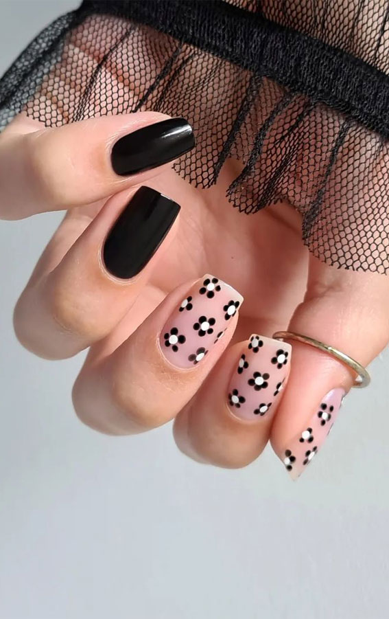 70 Stylish Nail Art Ideas To Try Now : Black Flower Nails