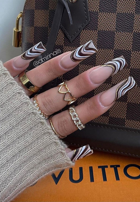 brown wavy french tip nails, thanksgiving nails, thanksgiving nail ideas, fall nails 2022, autumn nails,