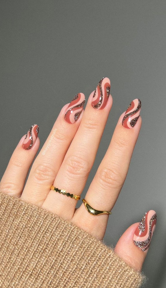 50 Gorgeous Fall Nails That’re Perfect For Thanksgiving : Cinnamon Rose + Glitter Wavy Nails