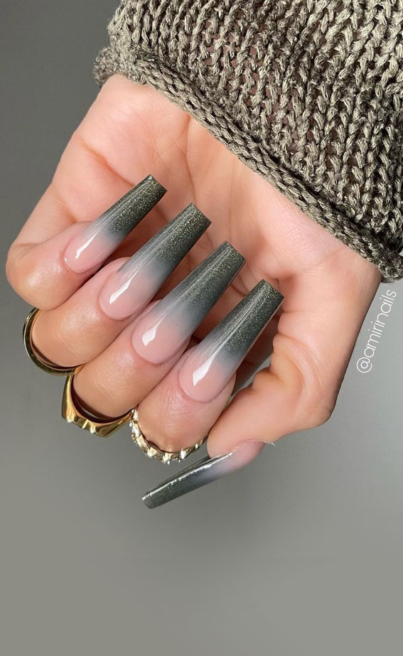 50 Gorgeous Fall Nails That’re Perfect For Thanksgiving : Smokey Ombre + Loose Glitter Nails