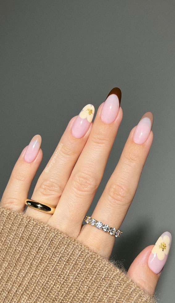 50 Gorgeous Fall Nails That’re Perfect For Thanksgiving : Neutral Flower + French Tip Nails