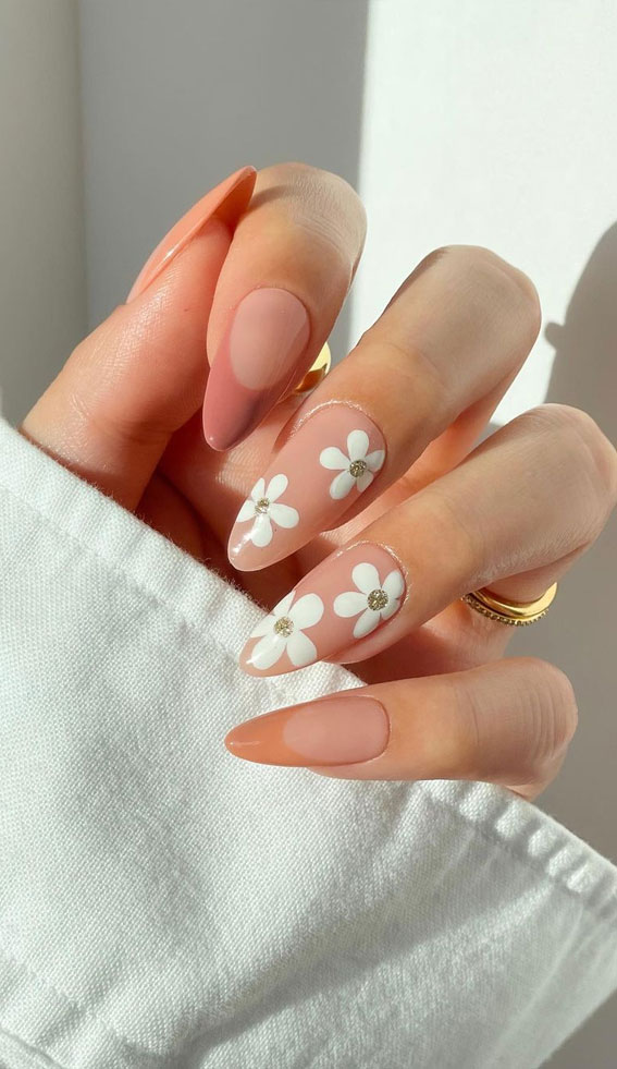 50 Gorgeous Fall Nails That’re Perfect For Thanksgiving : Flower + Neutral Tip Nails