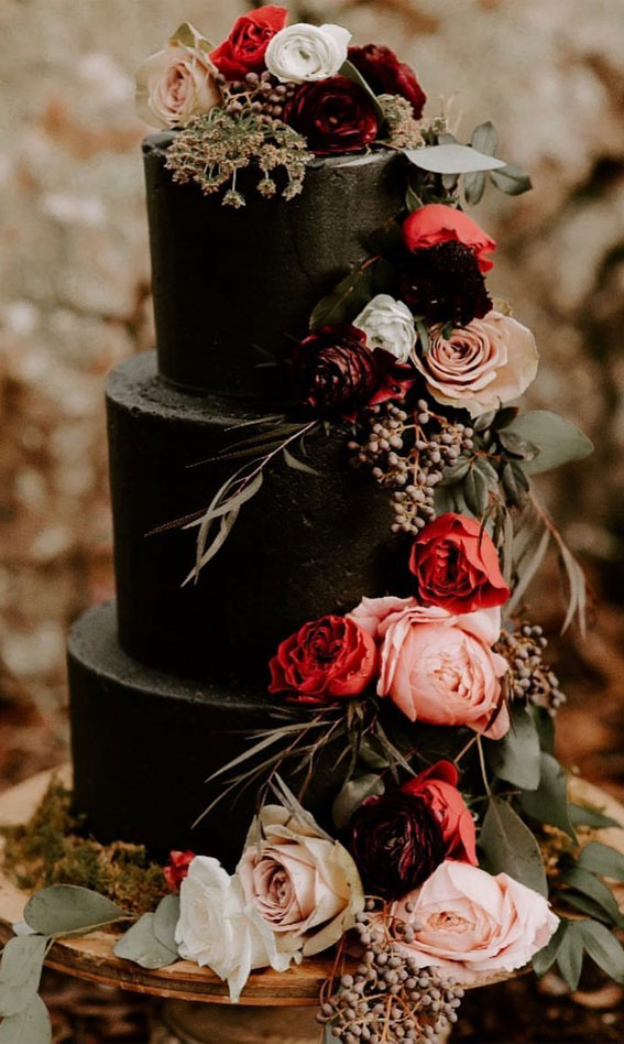 40+ stylish Dark & Moody Wedding Cakes : Black Three-Tiered Cake