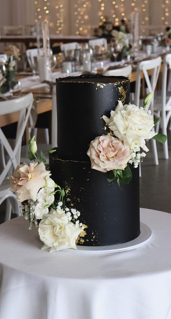 40+ stylish Dark & Moody Wedding Cakes : Black Buttercream Cake