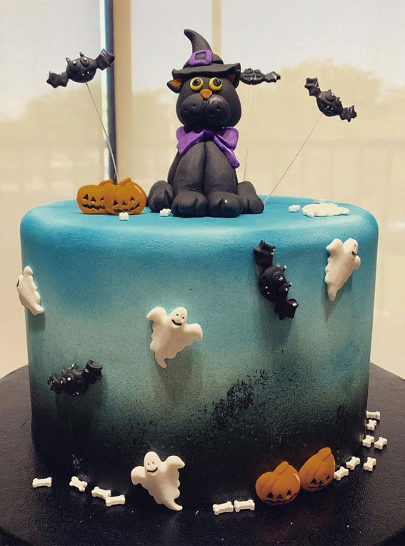 100+ Cute Halloween Cake Ideas : Halloween Cake Adorned with Ghosts