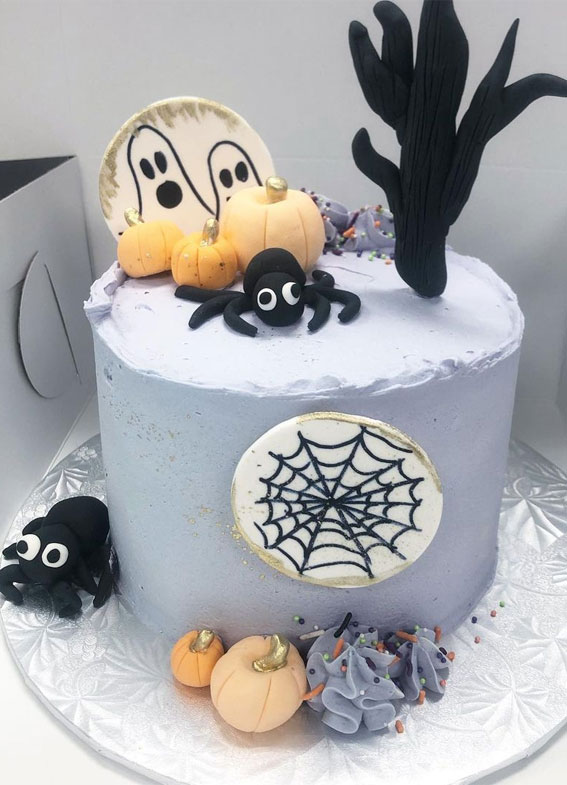 100+ Cute Halloween Cake Ideas : Grey Halloween Cake