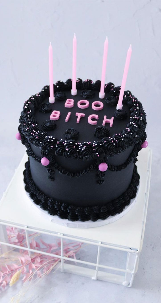 100+ Cute Halloween Cake Ideas : Black Lambeth Halloween cake