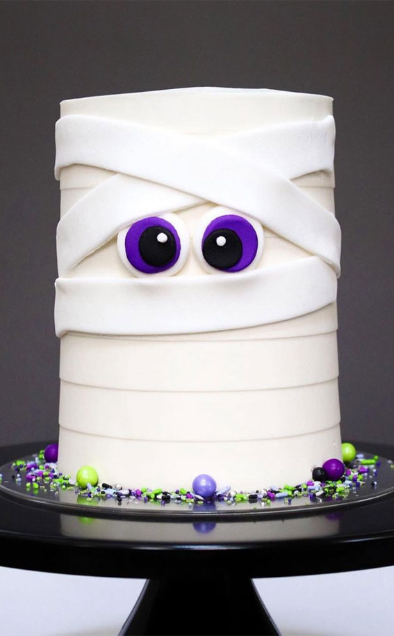 100+ Cute Halloween Cake Ideas : Mummy Cake