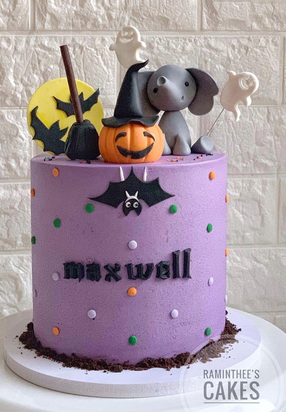 100+ Cute Halloween Cake Ideas : Upside Down Bat