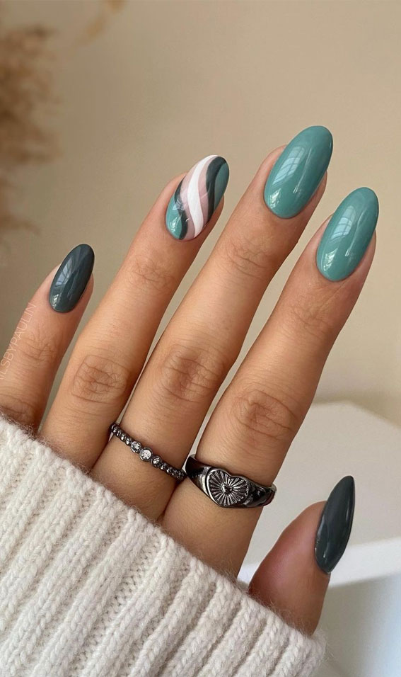 25 Beautiful November Nail Ideas : Neutral Almond Nails