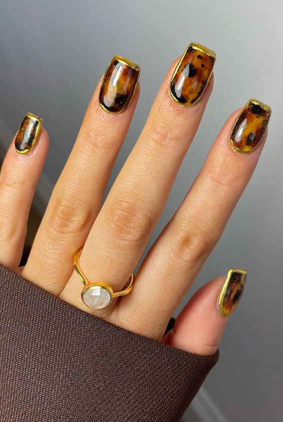 30 Gorgeous November Nail Ideas : Gold Outline Tortoiseshell Nails