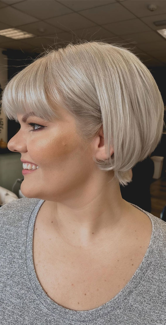 50 Best Short Hair with Bangs : Blonde Classic Bob with Fringe