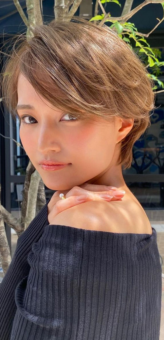 30+ Cute Short Hair with Bangs Korean Style : Side Swept Bangs on Bixie Cut
