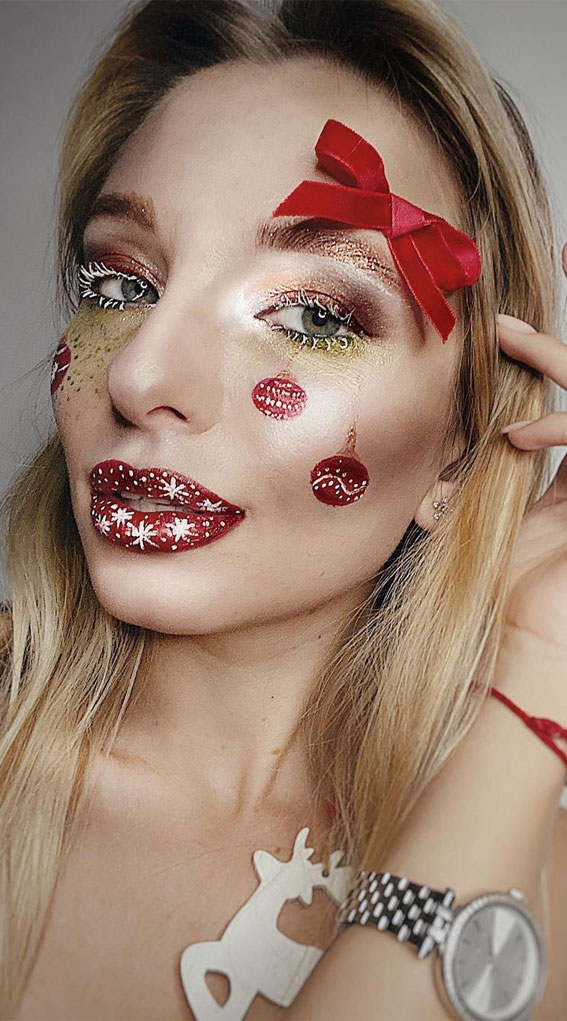 20+ Christmas & Holidays Makeup Ideas : Red Bauble + Snowflake Red Lips