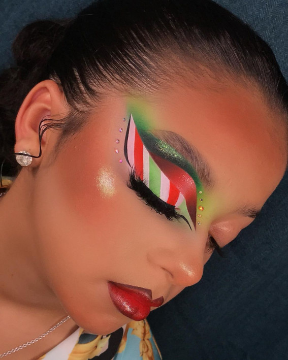 20+ Christmas & Holidays Makeup Ideas : Red, Green and White Cut Crease