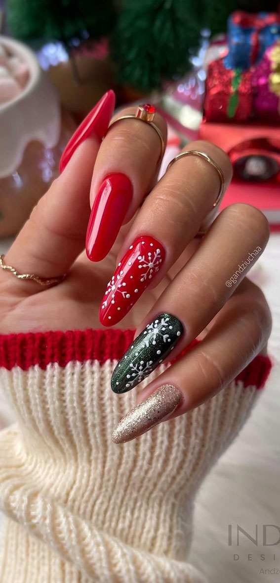 50 Best Holiday Nail Art Ideas & Designs : Glitter, Green and Red Almond Nails