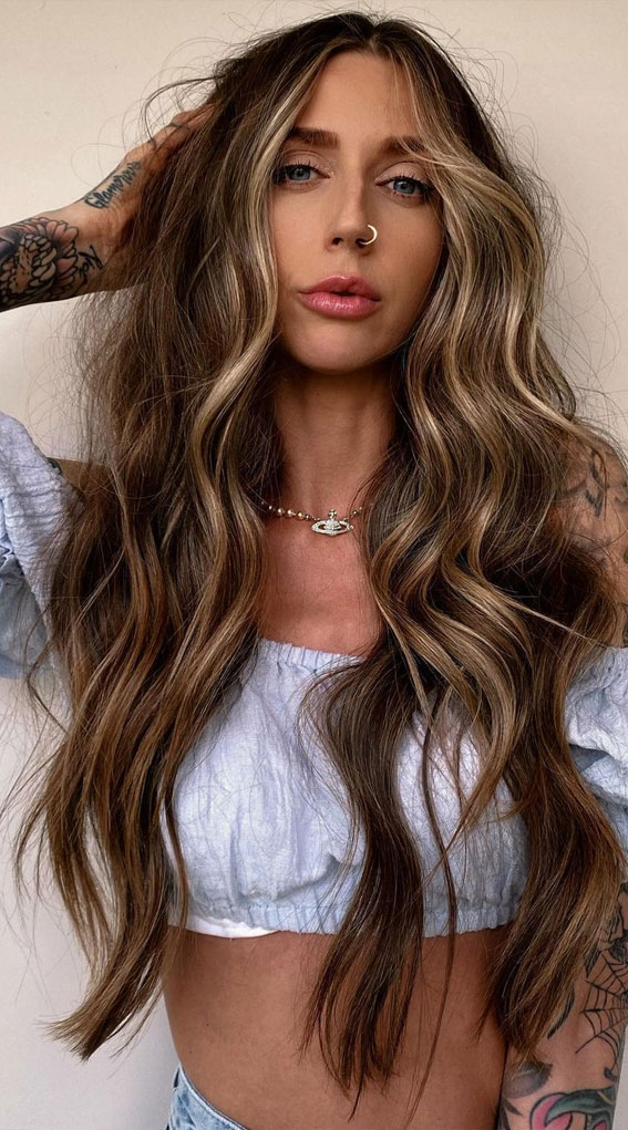 50+ Trendy Hair Colour For Every Women : Smokey Brown with Blonde Highlights